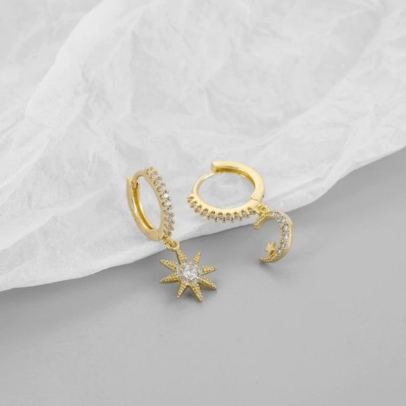 *NEW Gold Diamond Moon Star Huggie Hoop Earrings - Picture 4 of 8